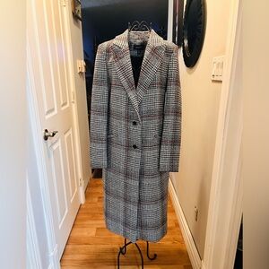 Le Chateau Long Winter Classy Plaid Coat with two pockets  size Xtra Small